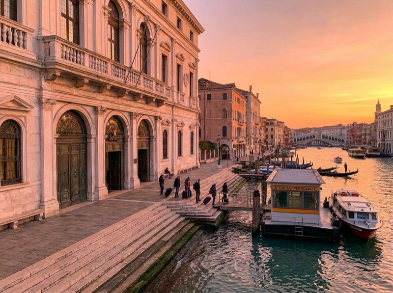 Venezia Santa Lucia canal-front entrance